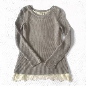 Hinge lace trim sweater // Size M